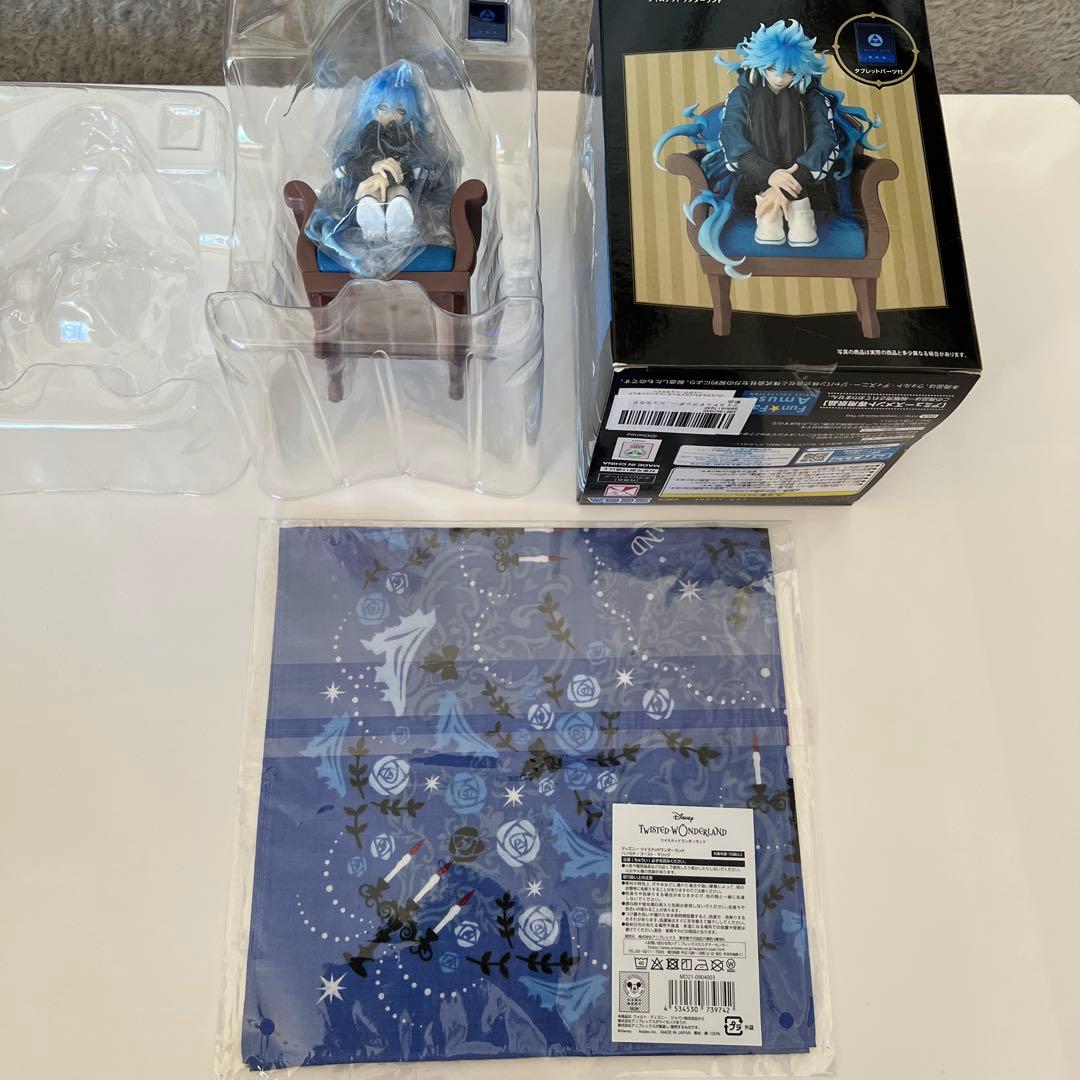 ディズニーツイステッドワンダーランド　フィギュアセット＋おまけつき