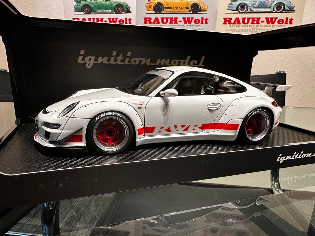 RWB997 イグニション1/18 白/赤ライン
