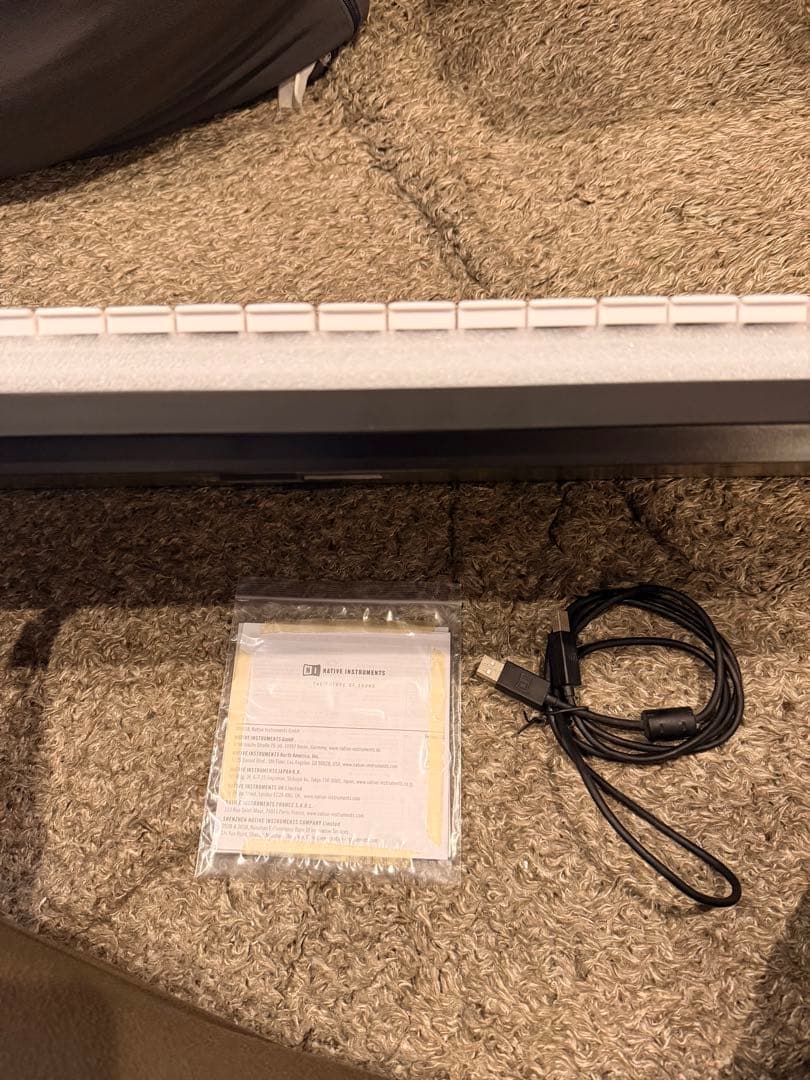 A*M様 (箱付き・中古) Komplete Kontrol A49