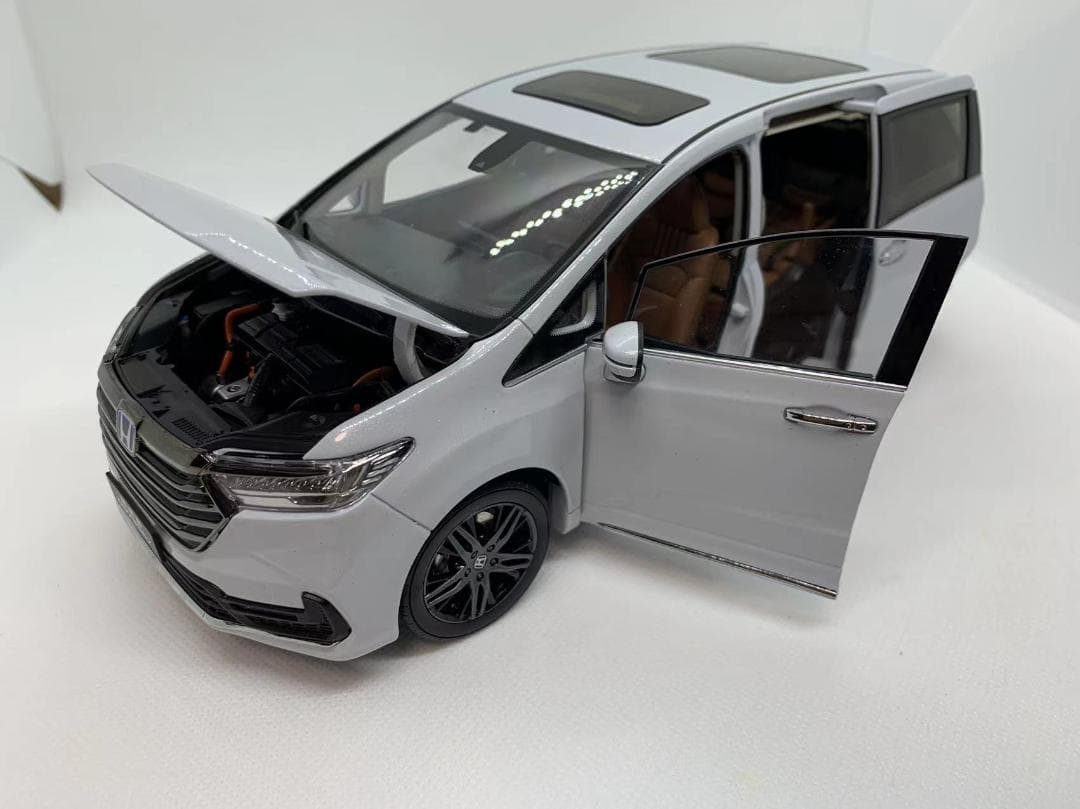 302-001 1/18 ホンダ オデッセイ 2022 ホワイト