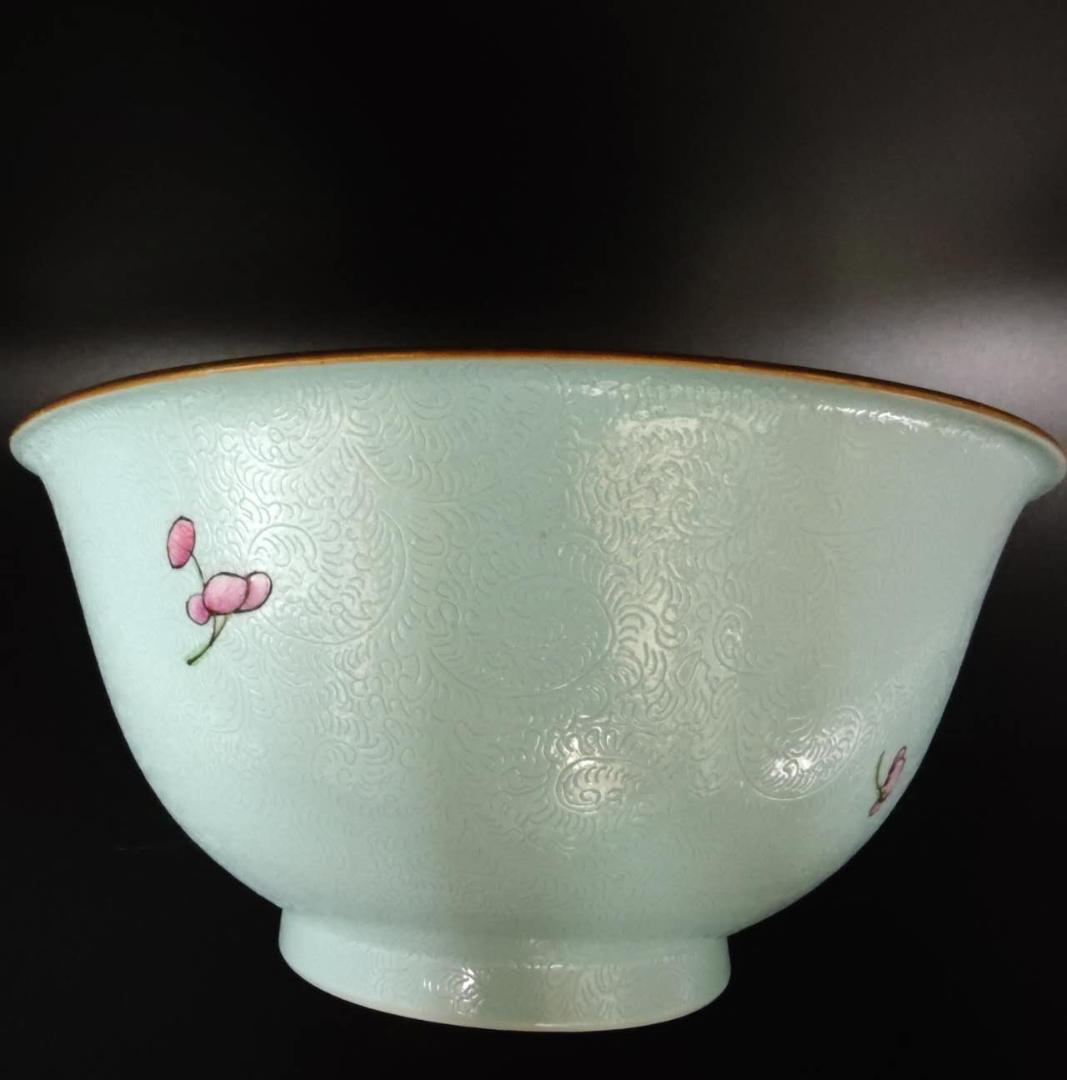 大清乾隆年製　天藍釉暗刻四季花紋霊芝吉祥紋碗(E-13)