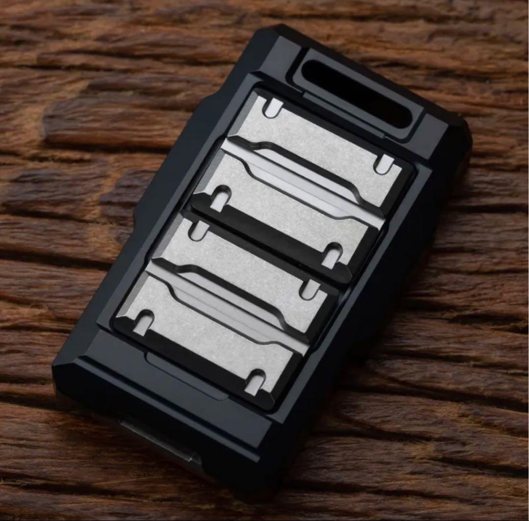 BIG WHITE EDC フィジェット RAMPART