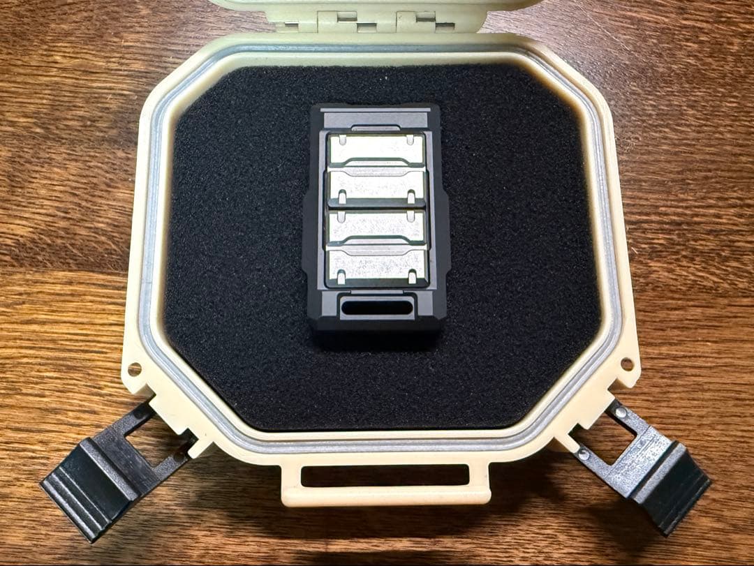 BIG WHITE EDC フィジェット RAMPART