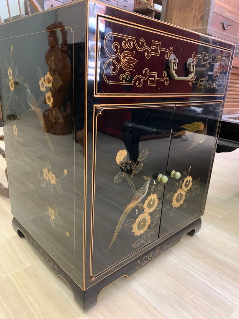 中国家具　螺鈿細工　アジア風黒色タンス 金色装飾