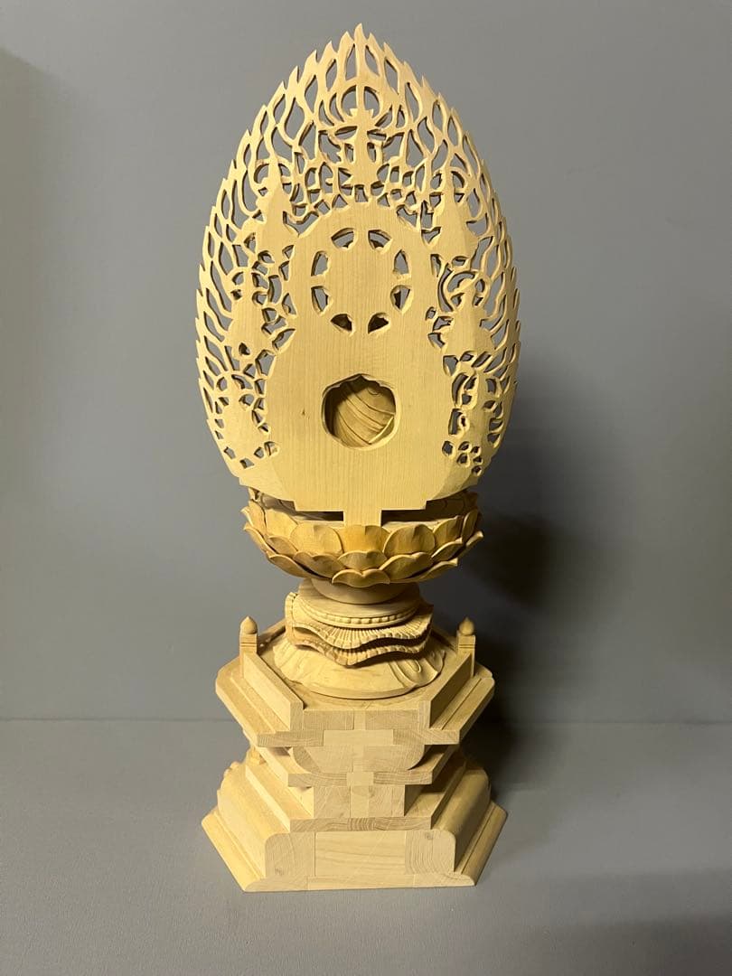 柘植　木彫　座釈迦　六角台座付　唐草光背　金泥書　アクリルケース付　27