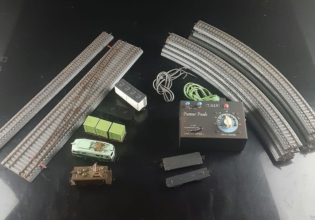 f174 鉄道模型 電気式 Ｎゲージ 木製レール付 電車 模型