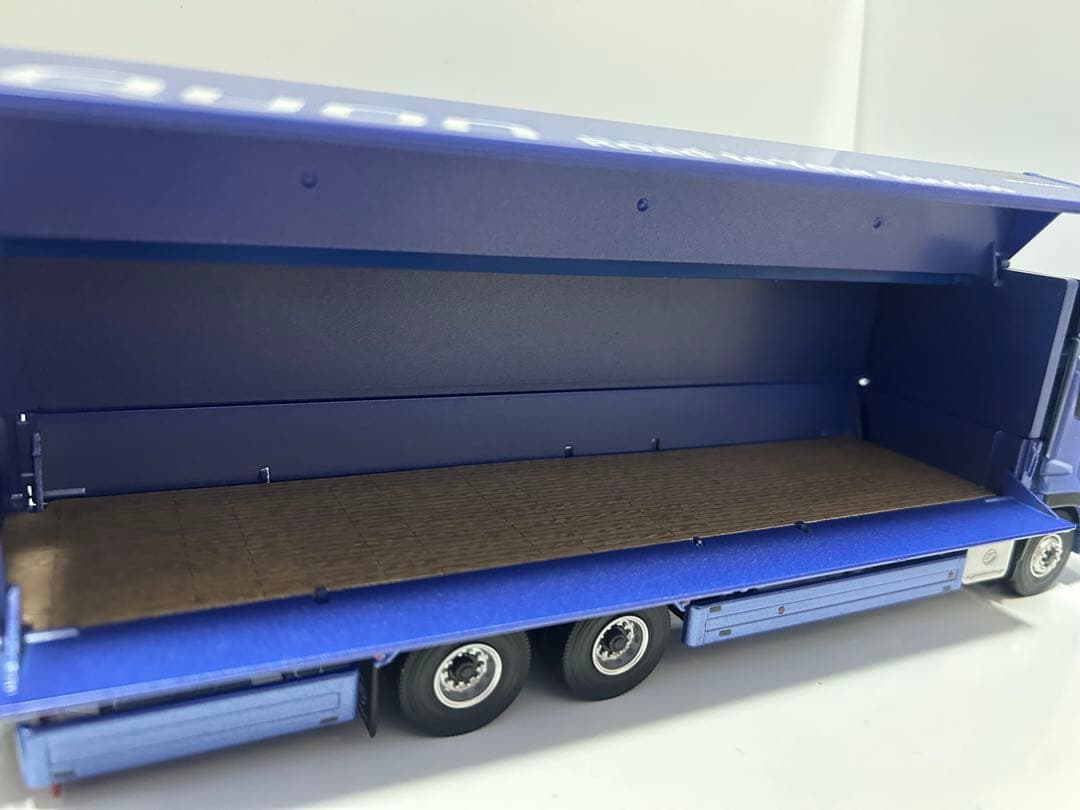 udトラックス クオン1/43スケールモデル