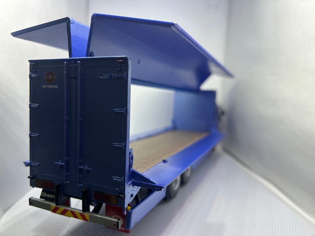 udトラックス クオン1/43スケールモデル