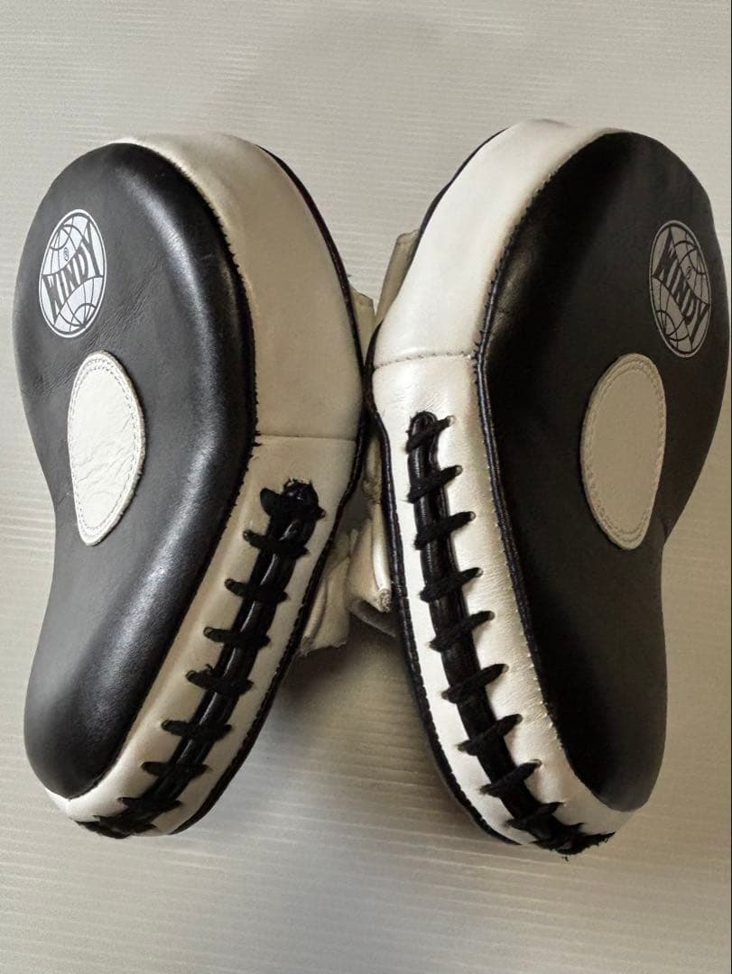 WINDY ウィンディ パンチングミット ホワイト/ブラック PP10