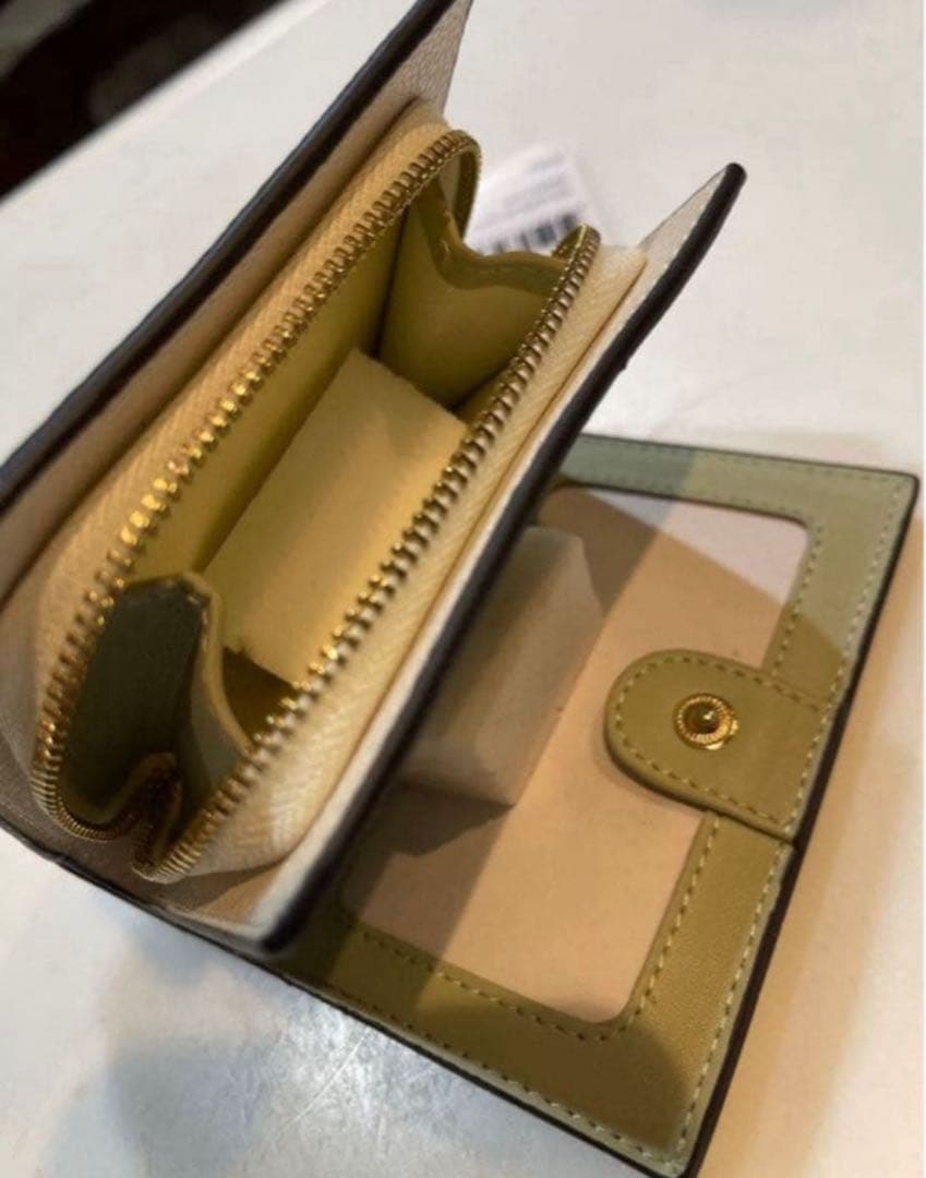 新品コーチCOACHパスキアコラボ二つ折り財布スナップウォレットホワイト.白