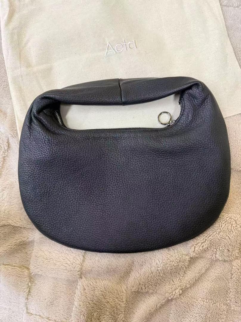 Aeta ブラックレザー ミニハンドバッグ サイズM