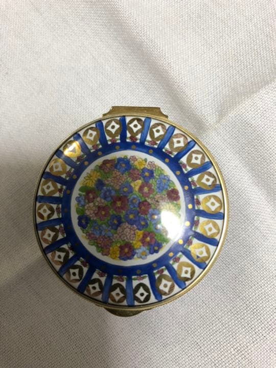 英国スッタフォードシャー　エナメルピルケース