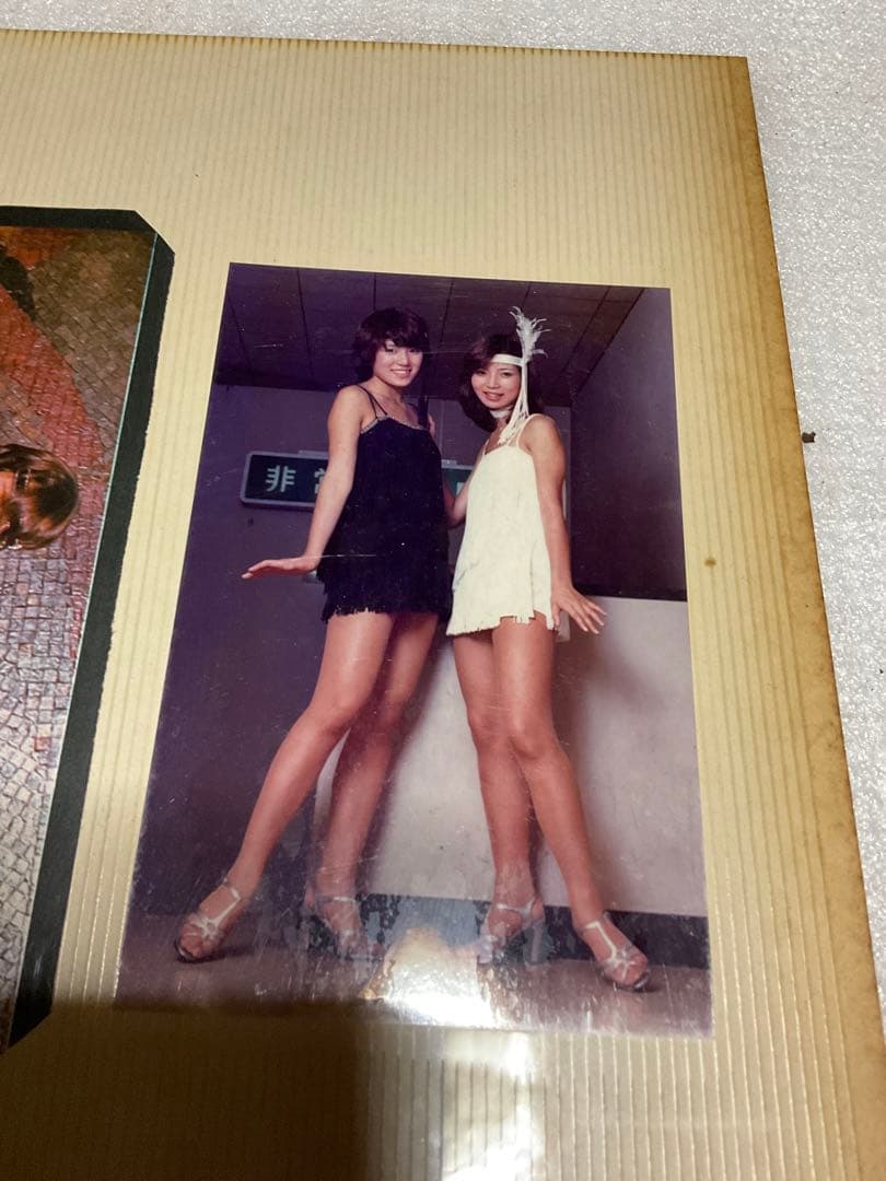 ピンクレディのプロマイド。フェルアルバムに貼り付けてございます。【そのまま出品】