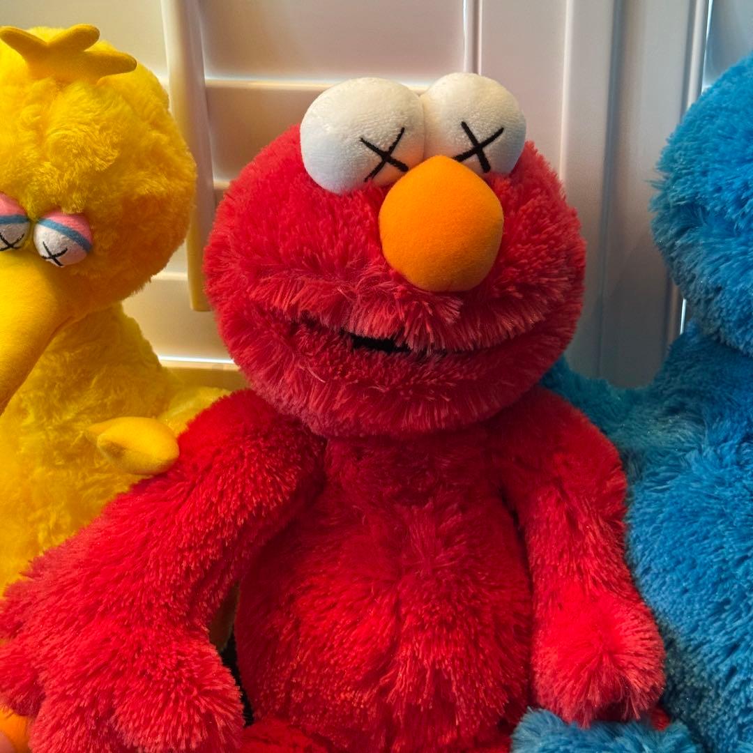 【新品】 ユニクロ Uniqlo × Kaws セサミストリート ぬいぐるみ