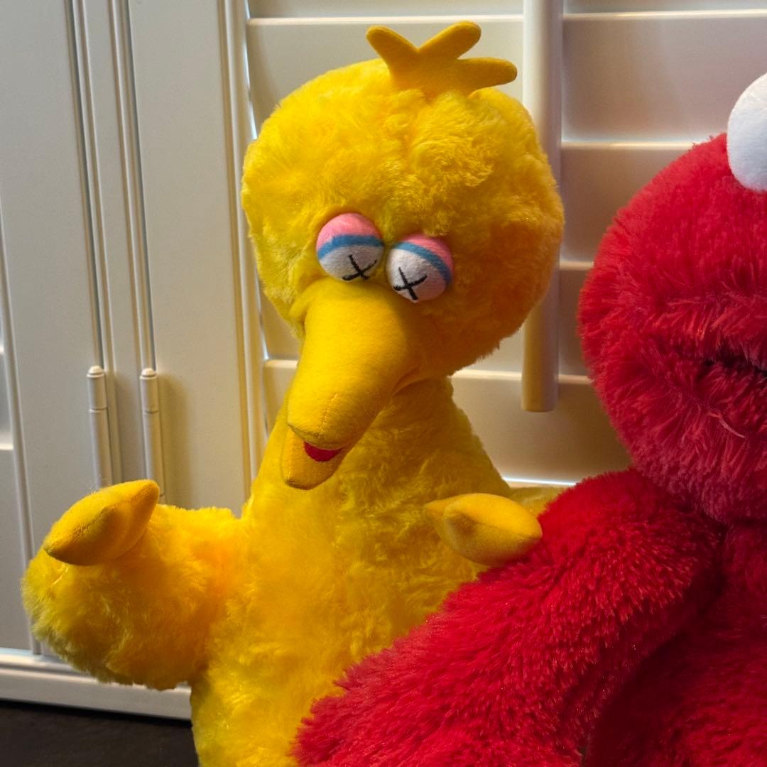 【新品】 ユニクロ Uniqlo × Kaws セサミストリート ぬいぐるみ