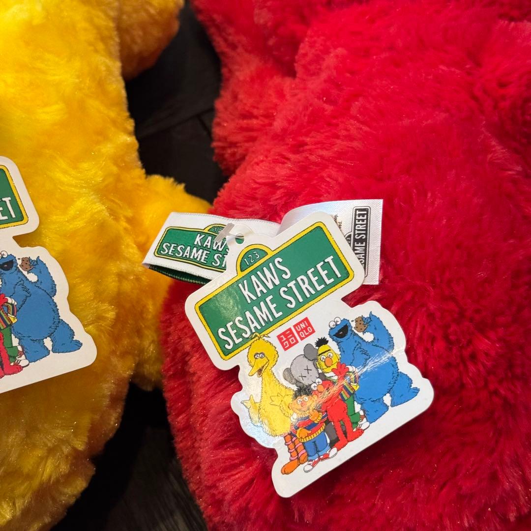 【新品】 ユニクロ Uniqlo × Kaws セサミストリート ぬいぐるみ