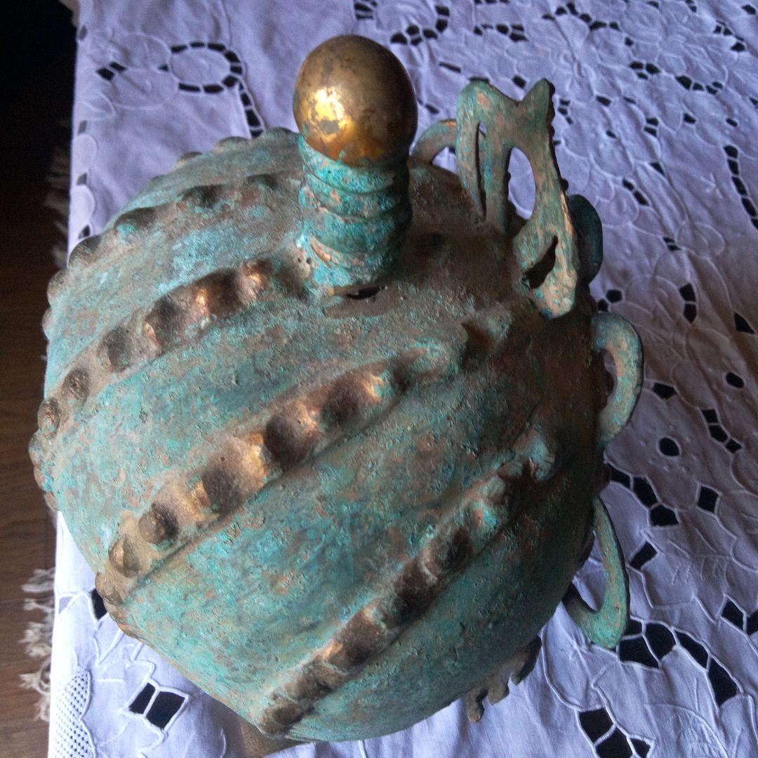 骨董品装飾的な青銅色兜