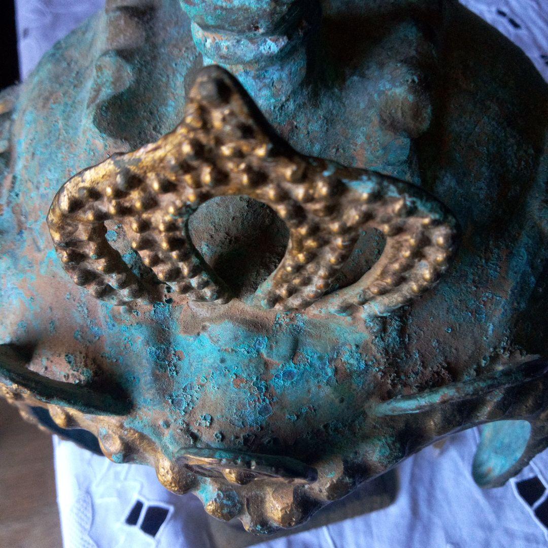 骨董品装飾的な青銅色兜