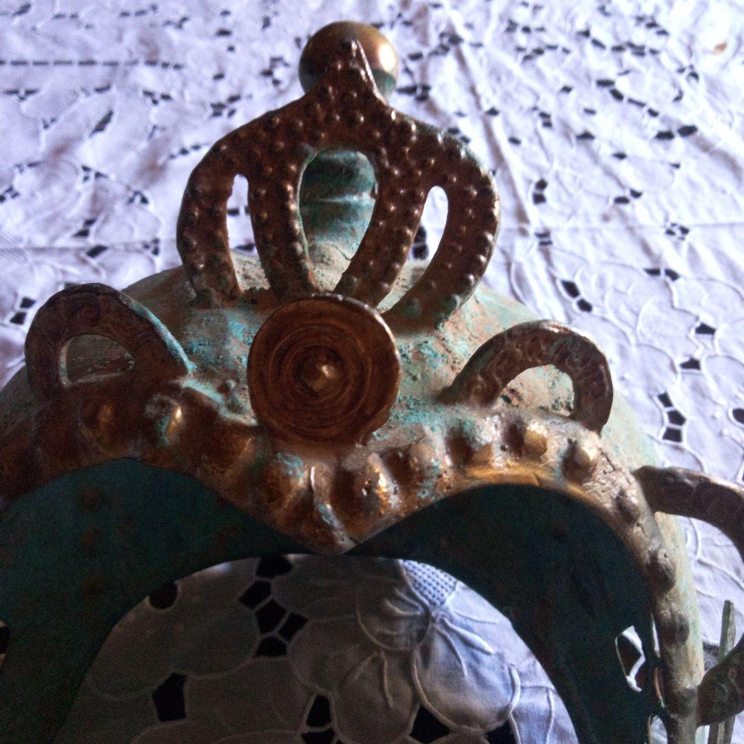 骨董品装飾的な青銅色兜