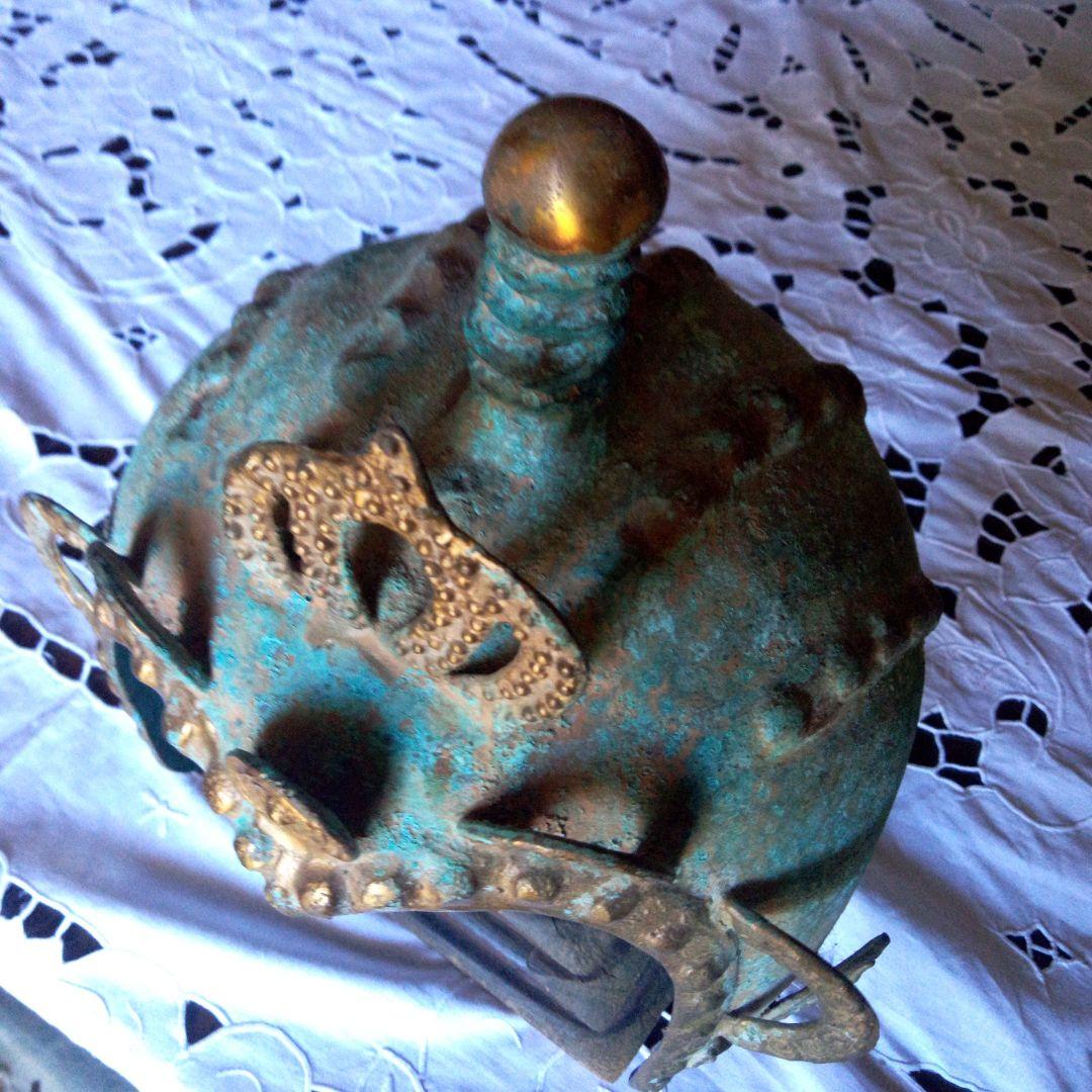 骨董品装飾的な青銅色兜