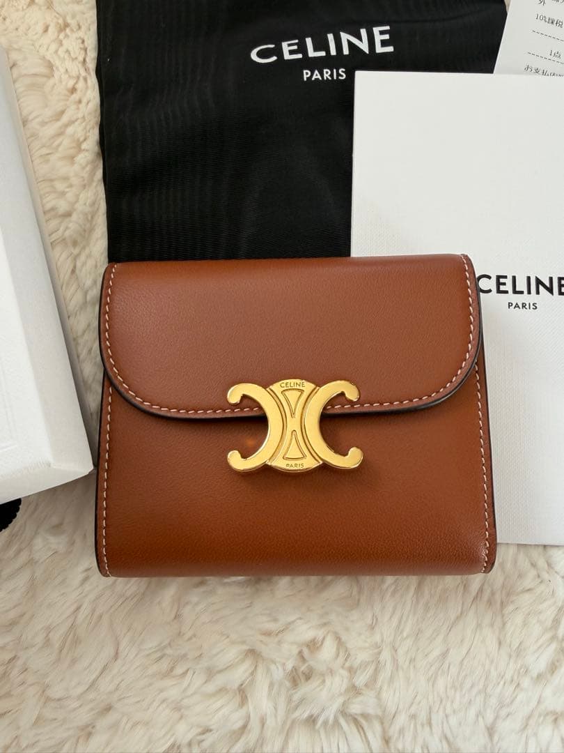 ゆっきぃ CELINE トリオンフ （TAN）タン 三つ折り財布