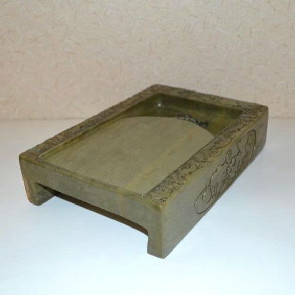 『緑端渓龍紋荷葉硯』 花梨天地蓋　大型約９寸約４㎏　緑端石　蓮紋硯