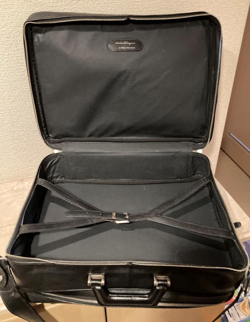 プラハFeragamoフェラガモ(本革)トラベルバッグ 黒