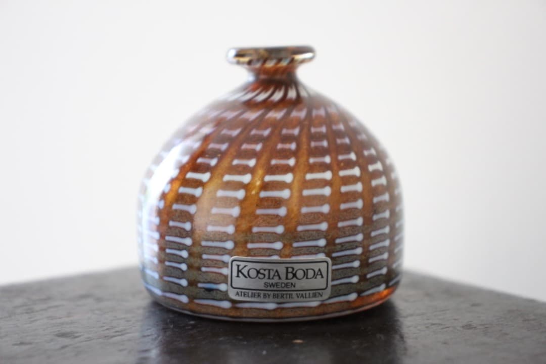 スウェーデン　コスタボダ　アーティストコレクション　バーティル・ヴァーリン　小瓶
