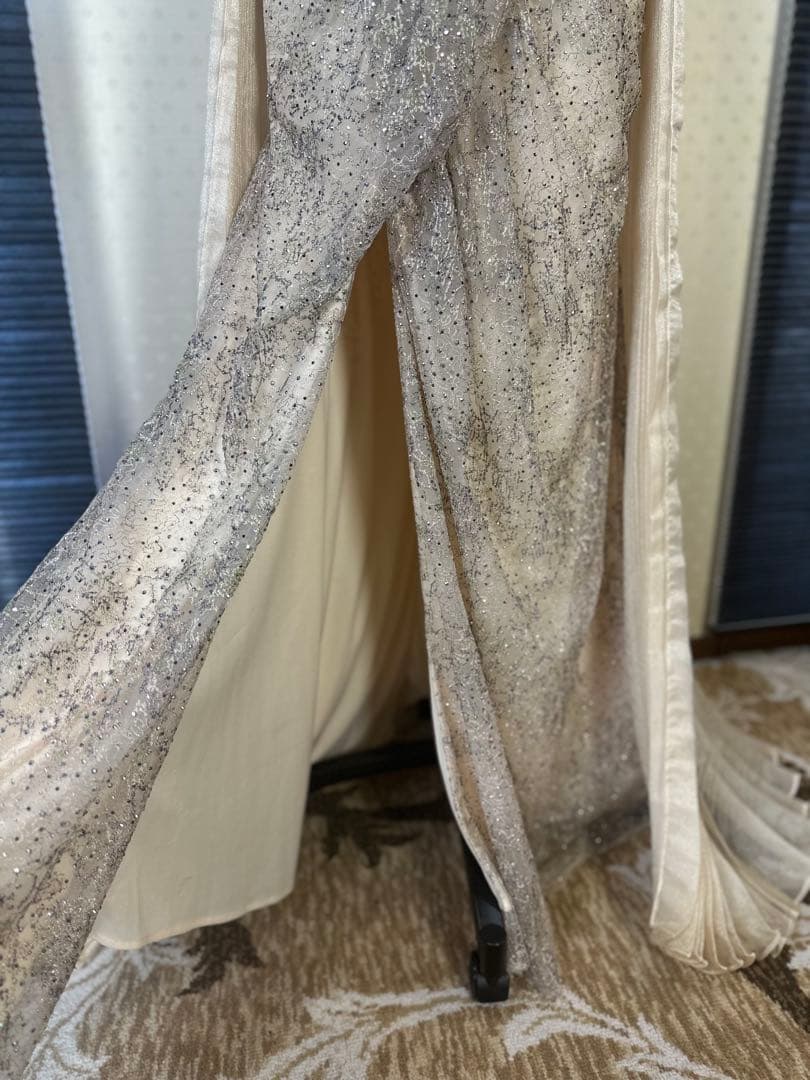 ★要プロフ確認★あなばら いづみ様 スパンコール装飾のシルバー系ドレス