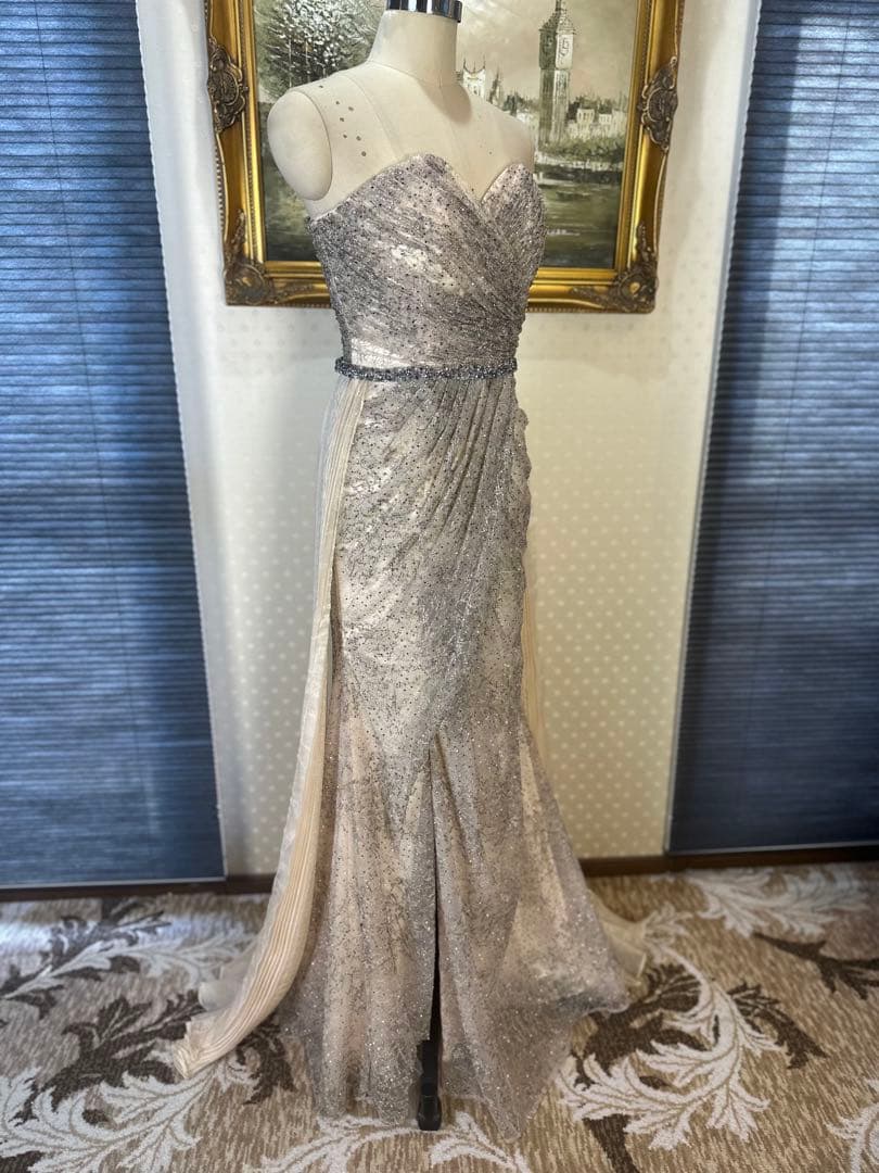 ★要プロフ確認★あなばら いづみ様 スパンコール装飾のシルバー系ドレス