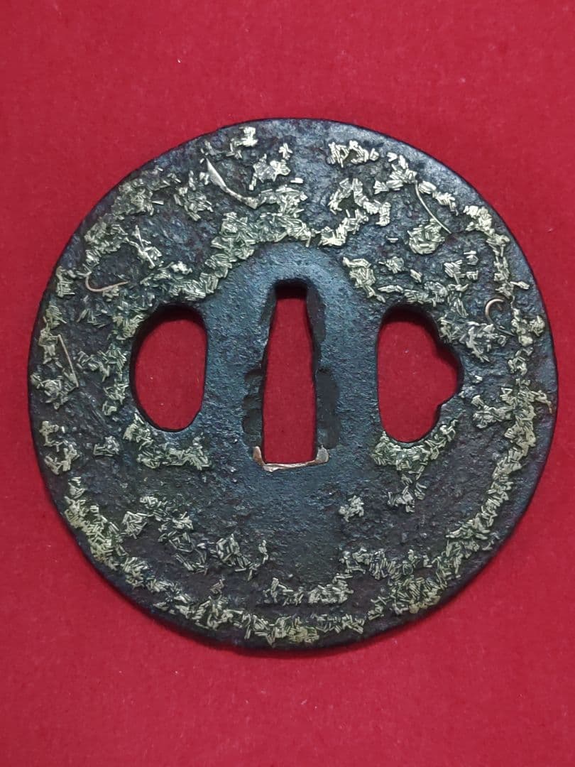 円形鍔　吹き寄せ象嵌　唐草模様　真鍮・銅象嵌　責金入　武具　ツバ　可愛い鍔　鉄製