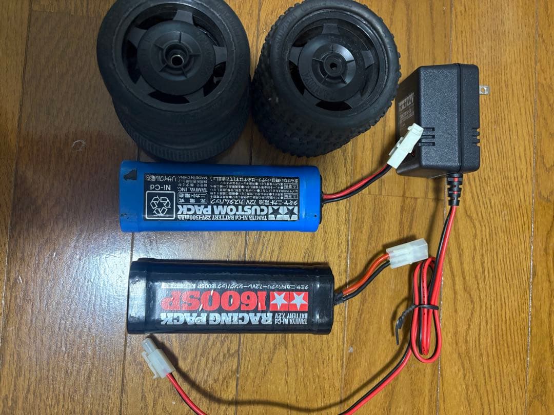 タミヤ電動ラジコン　マイティフロッグDT-03 ドライブセット、予備バッテリ付