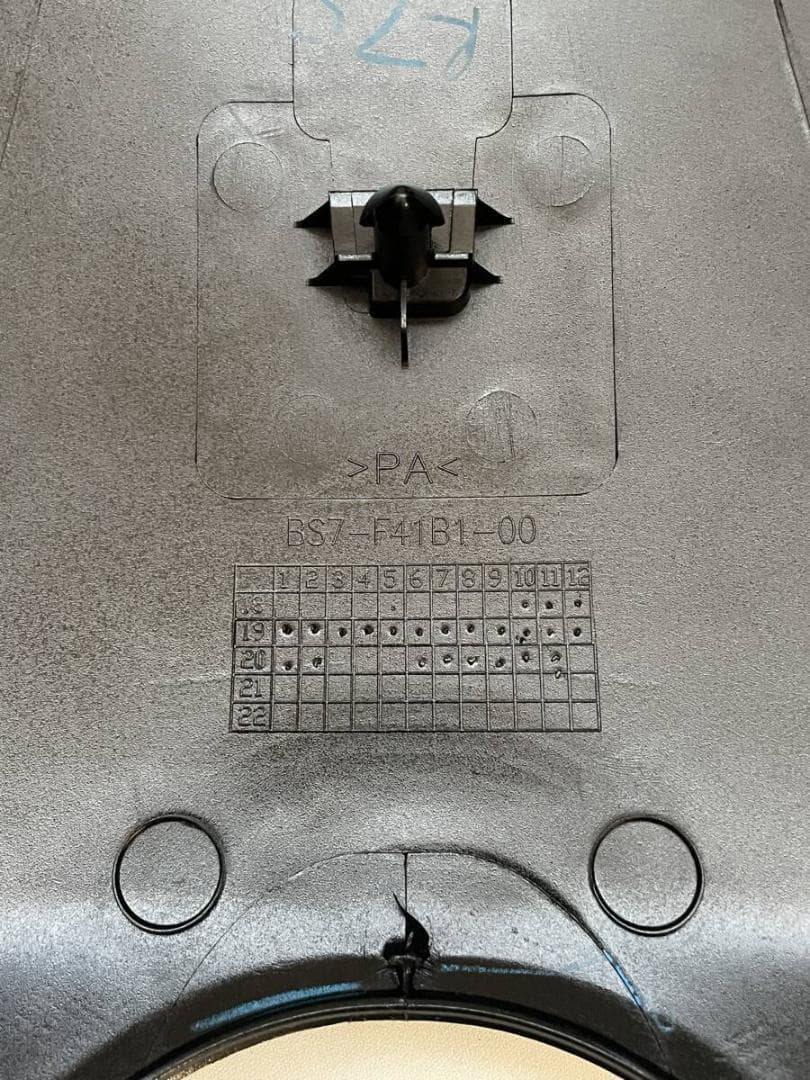 【純正部品】【美品】ヤマハ YZF-R25／R3 タンクカバー ブラック