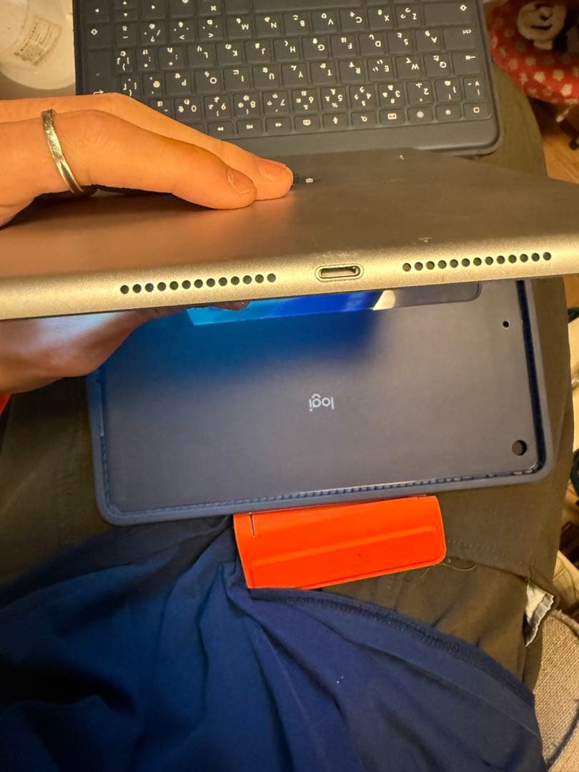 む*ー様 iPad7世代 32gb wifi ロジクールキーボード付き