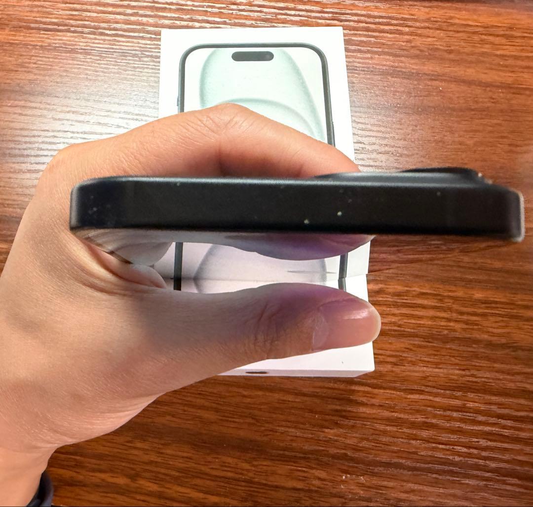 iPhone 15 ブラック 本体 128GB 化粧箱・ケース・ケーブル付き