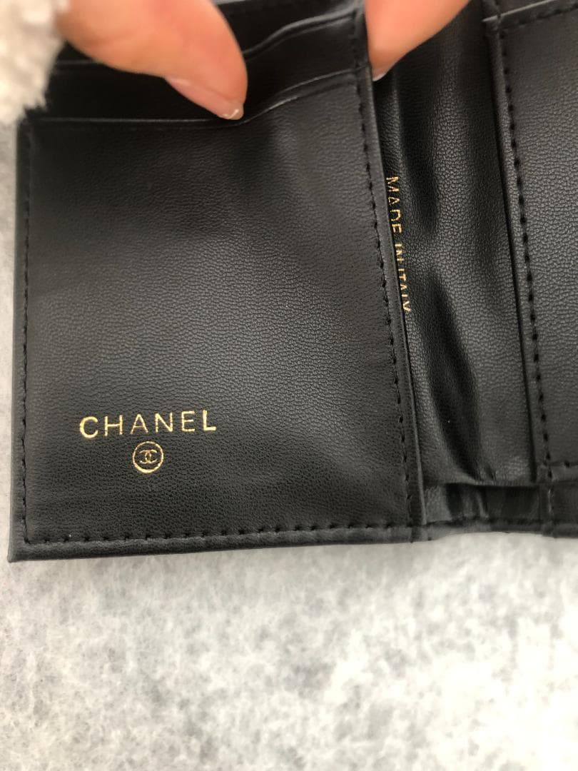 三つ折財布　ロゴレディース　バッグ　財布　ヴィンテージ　ブラック