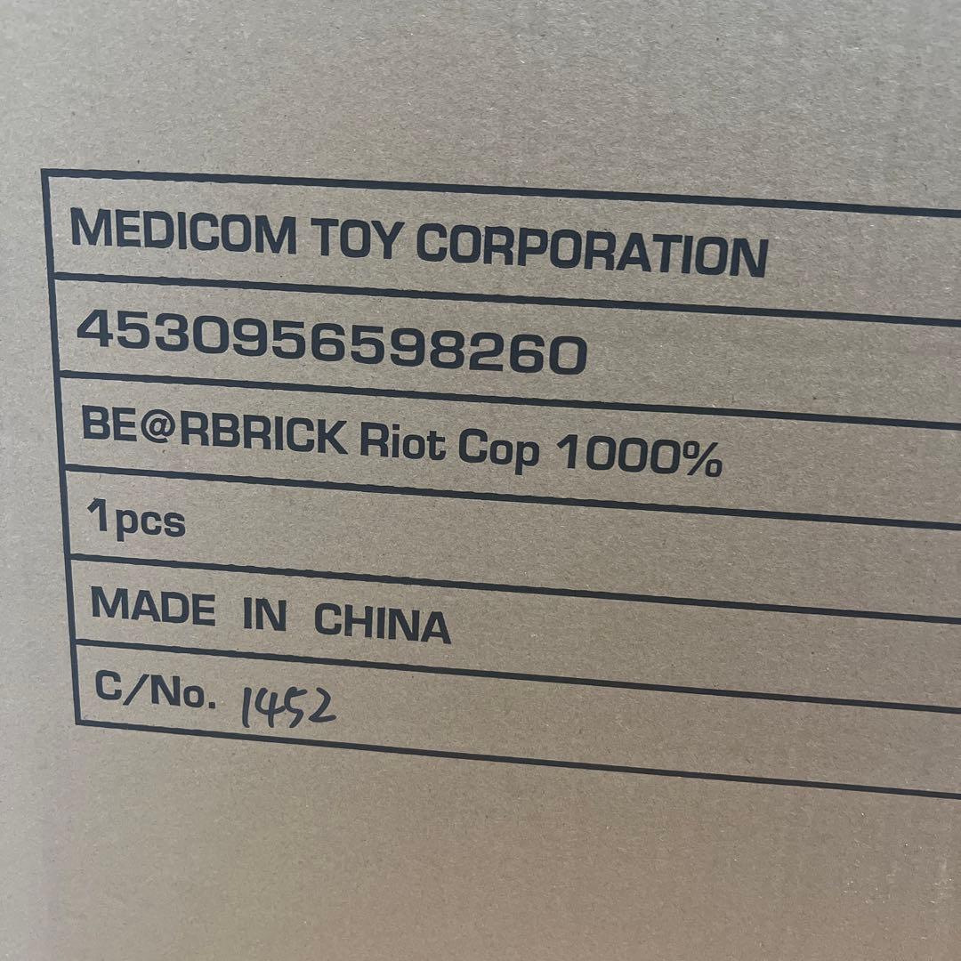 BE@RBRICK RIOT COP 1000％　新品
