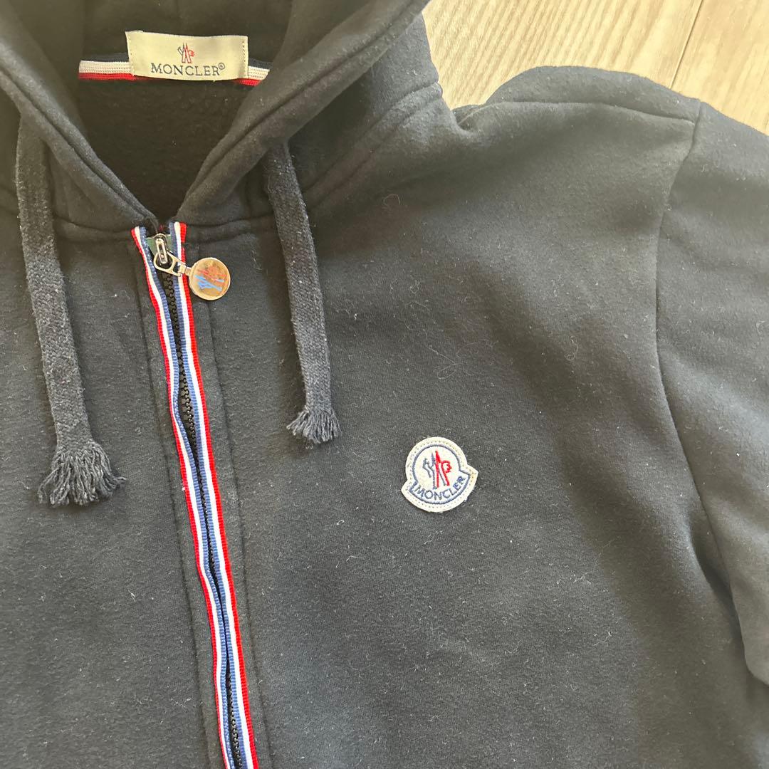 MONCLER フード付き ブラックパーカー