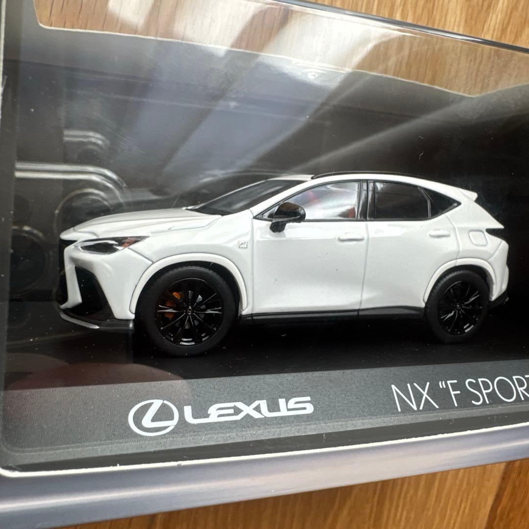 京商1/43 レクサスNX350h ホワイト