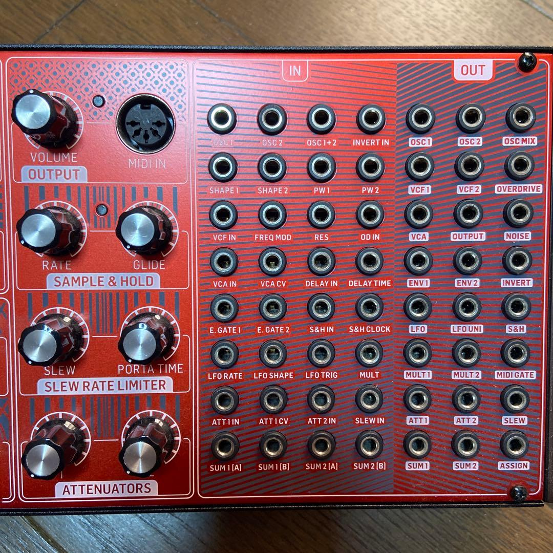 Behringer Neutron セミモジュラーアナログシンセサイザー