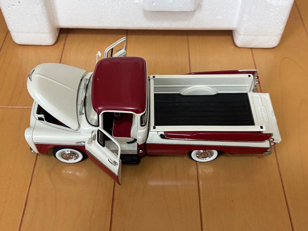 1957 DODGE SWEPTSIDE D100 ミニカー