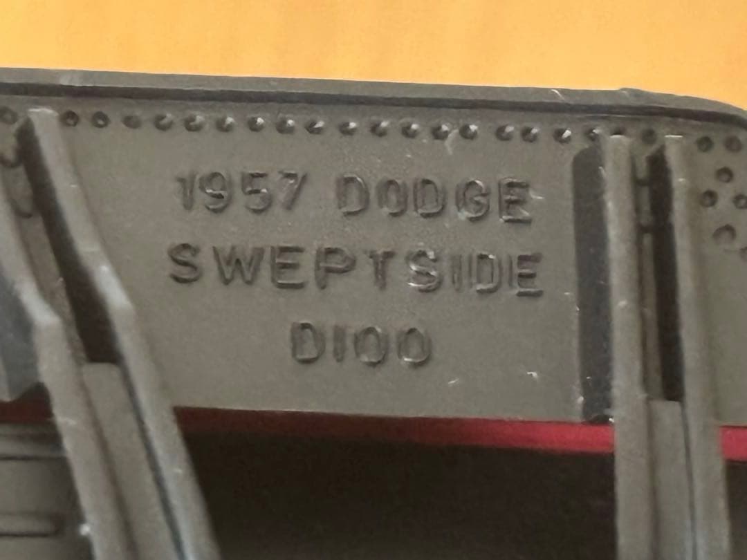 1957 DODGE SWEPTSIDE D100 ミニカー