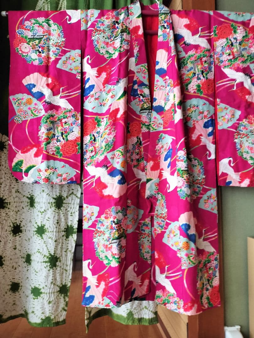 アンティーク子供着物・織りだし正絹・濃いピンク着物