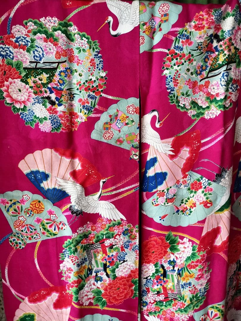 アンティーク子供着物・織りだし正絹・濃いピンク着物