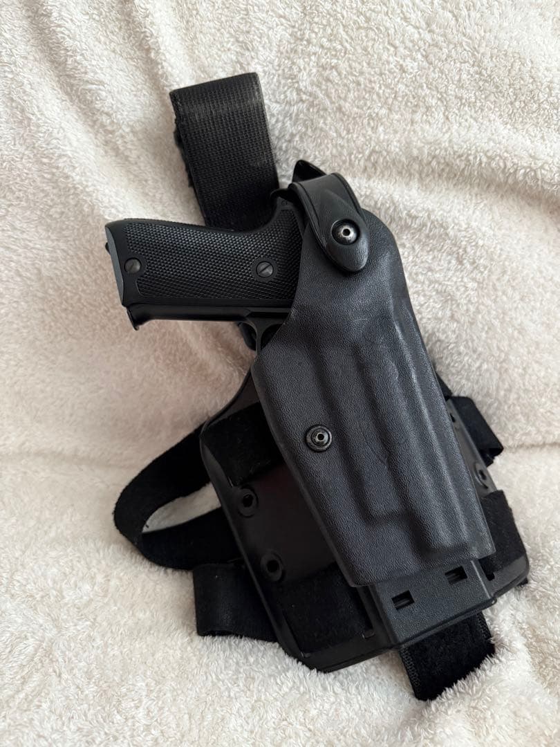 ガスガン ブラック マガジン・ホルスター付き