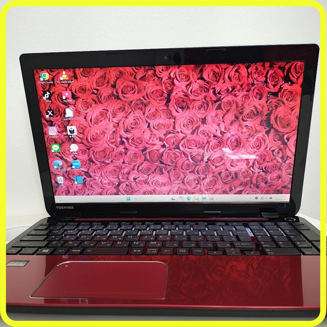 美品　赤　新品SSD256GB⭐️windows11　ノートパソコン　779