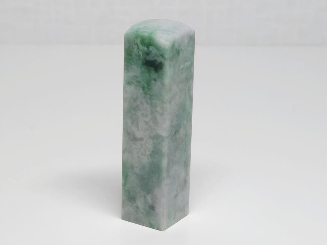 印材・角⑦ 43g 翡翠 ヒスイ 鑑賞石 原石 自然石 誕生石 鉱物 水石