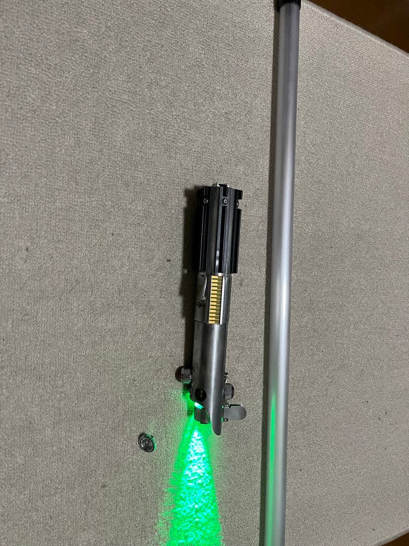 カスタムライトセーバー　ヴェイダーズボルト社製　グラフレックス