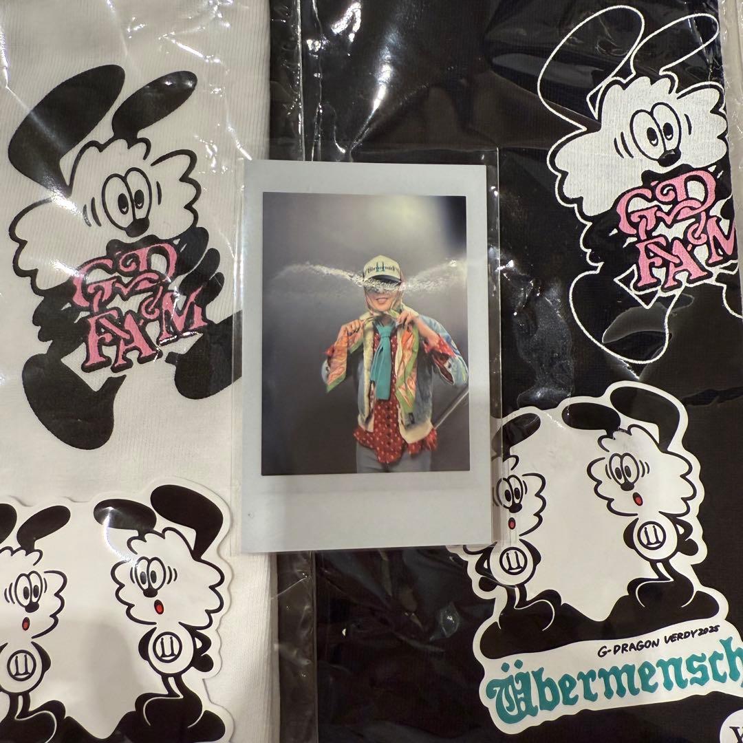 VERDY x G-DRAGON Ubermensch T-Shirt 白黒