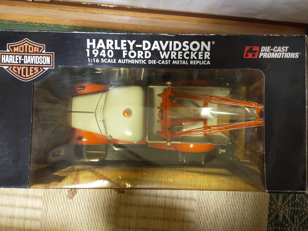 ミニカー HARLEY-DAVIDSON 1940 FORD WRECKER 1:16